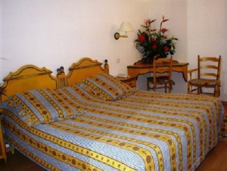 Hotel Le Cesar Plan-de-Cuques Habitación foto